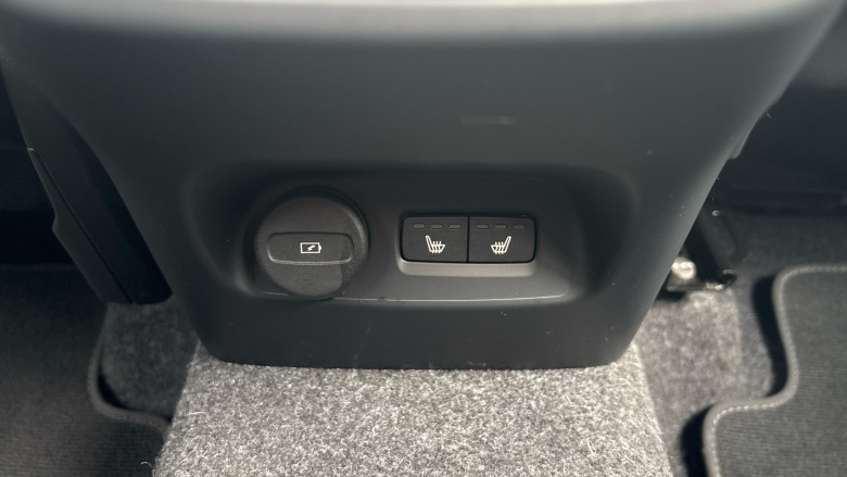 Volvo XC40 2.0 B3P Plus Black Edition 5dr Auto Petrol Estate
